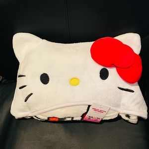 Hello Kitty x Forever 21 Hooded Blanket
